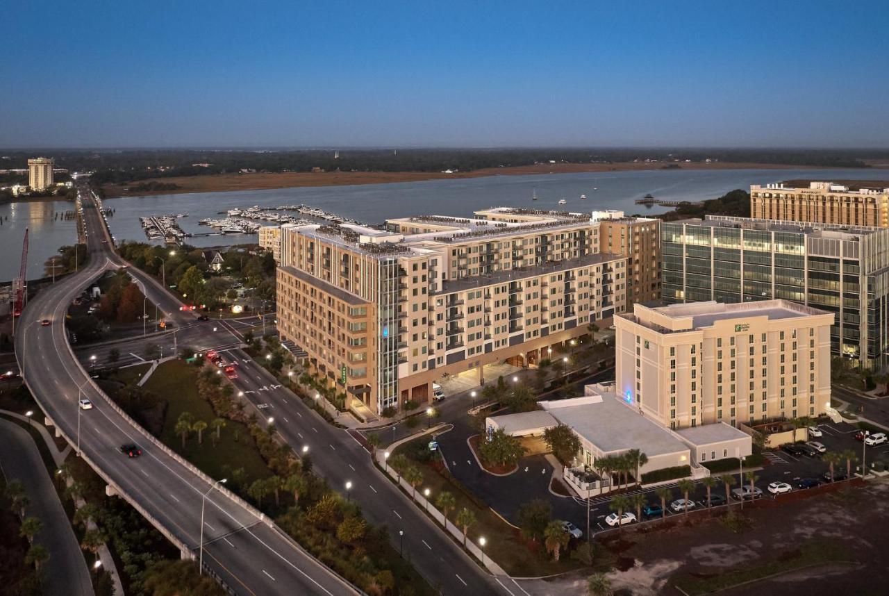 Holiday Inn Express & Suites Charleston Dwtn -Westedge By Ihg Exterior photo