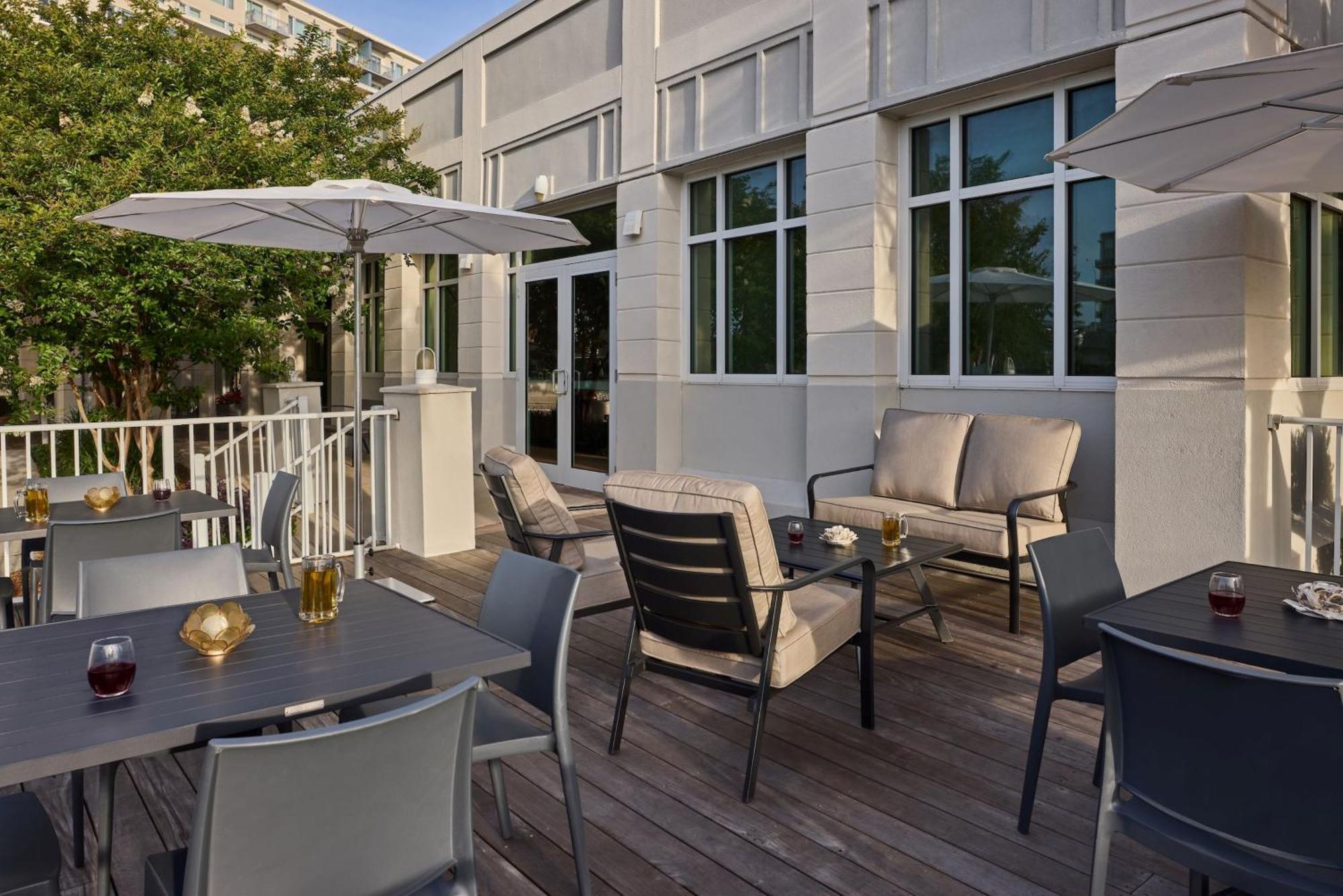 Holiday Inn Express & Suites Charleston Dwtn -Westedge By Ihg Exterior photo